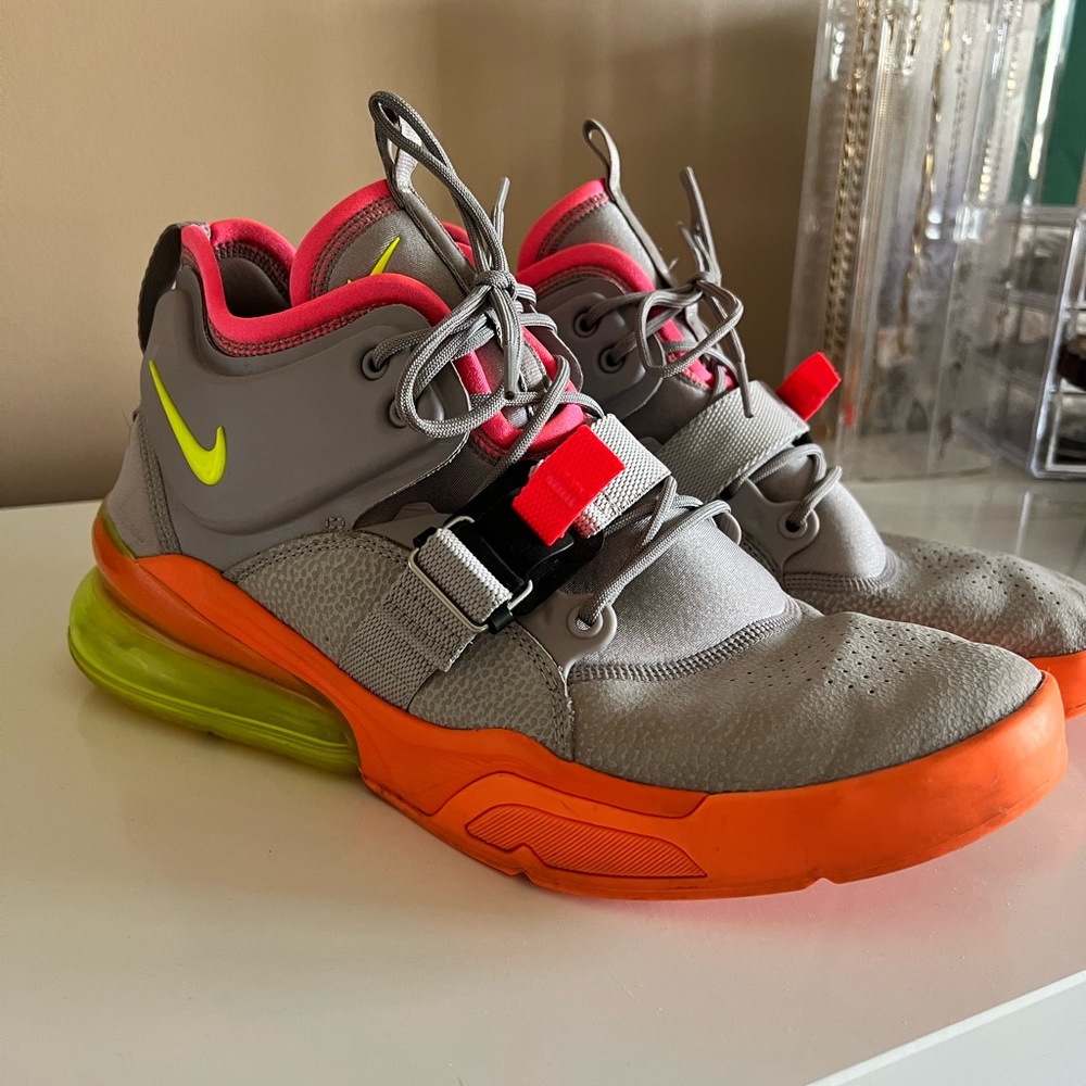 Nike Air Force 270